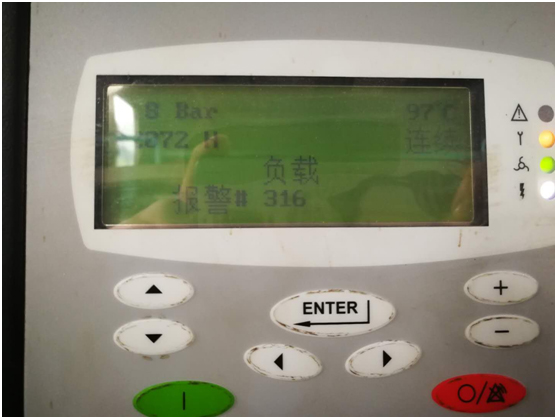 由于油品問題導(dǎo)致油氣分離器壓差高，空壓機(jī)潤滑油結(jié)膠，油濾堵塞，機(jī)器高溫報警(圖2)