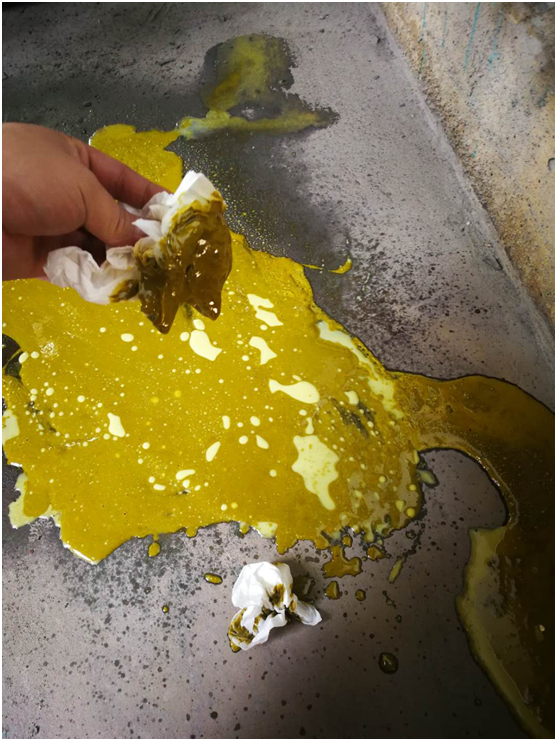 油氣分離器使用過(guò)程中因壓差過(guò)高被擊穿，造成跑油，油分配料不匹配造成壓差過(guò)高(圖2)