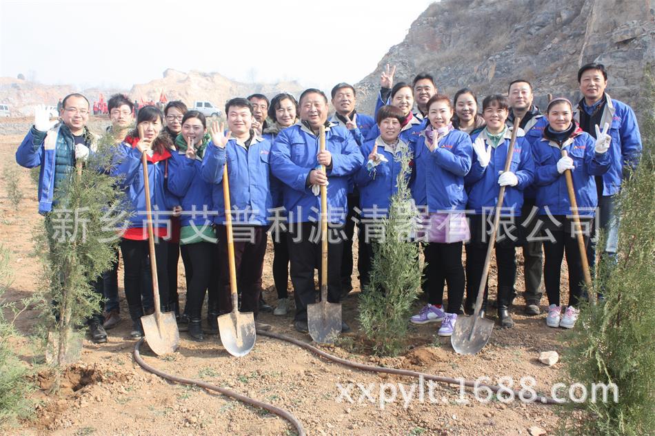 艾普利鳳凰山植樹，為美麗新鄉(xiāng)添新綠(圖1)